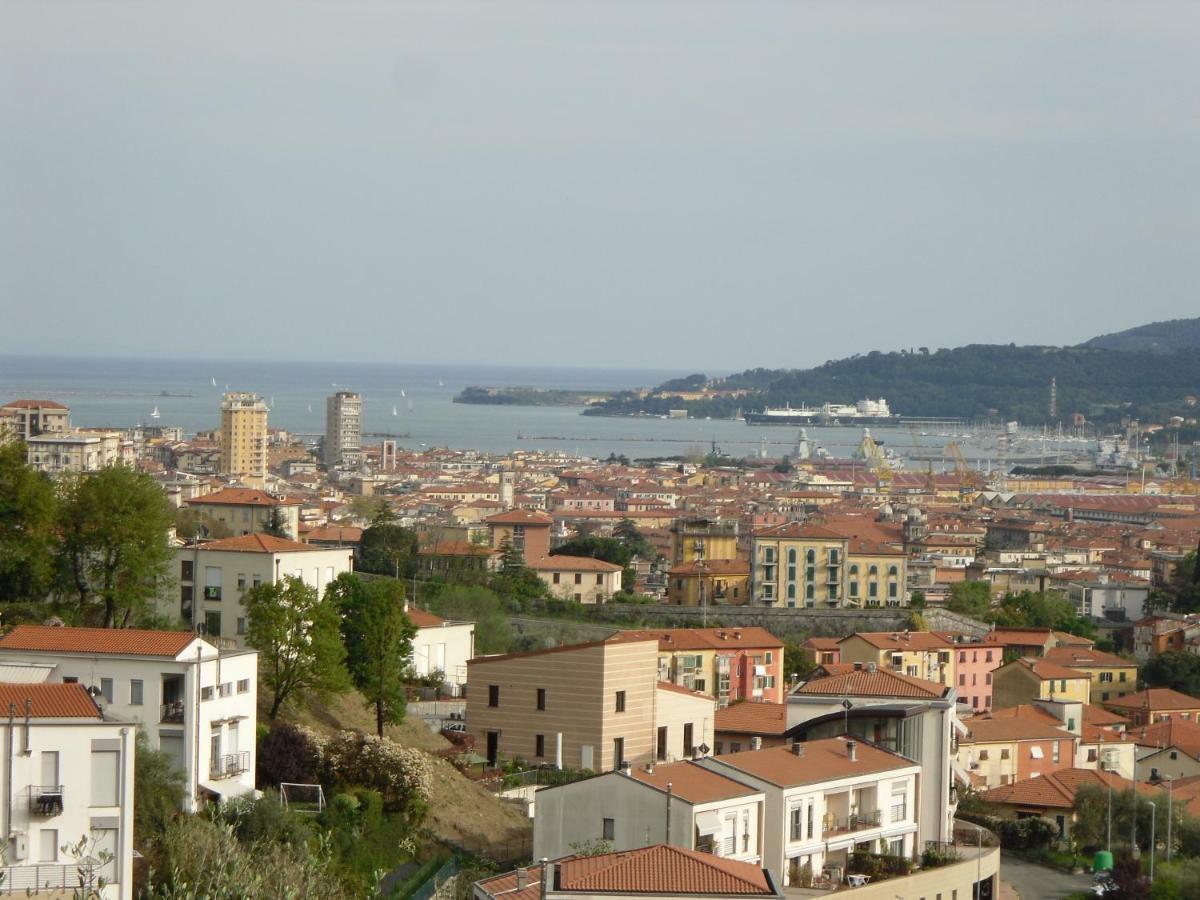 Apartment In The Green La Spezia Exterior photo